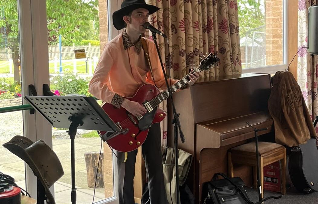 Paddy Johnson performs for Independence Day!